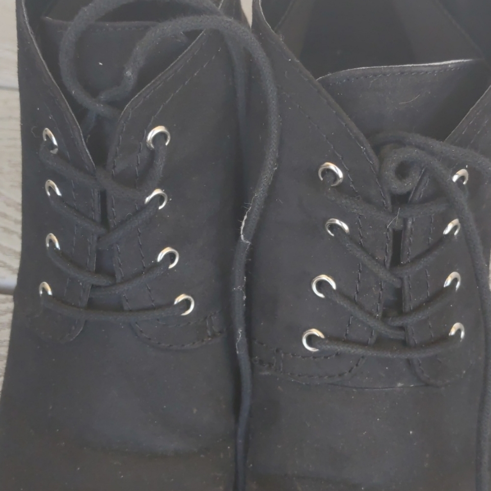 Shoes - Picture 4 of 4